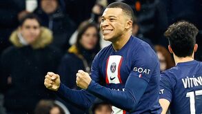 Mbappé chega aos 200 golos pelo PSG e iguala recorde de Cavani