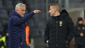 Mourinho: «Quero perceber se posso tomar medidas legais contra o quarto árbitro»