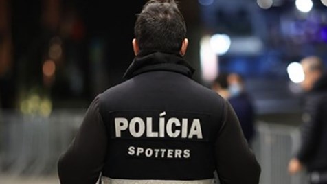 Polícia carregou sobre adeptos e claque do Sporting após o jogo de hóquei  com o Benfica - Vídeos - Jornal Record