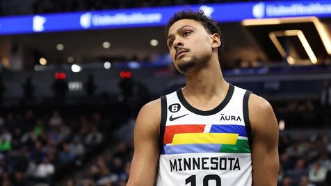 Melhor jogador da NBA namora brasileira e até torce para o