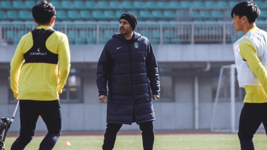 Português é o técnico de futebol mais jovem na Superliga da China: «Já tenho 20 anos de experiência como treinador»