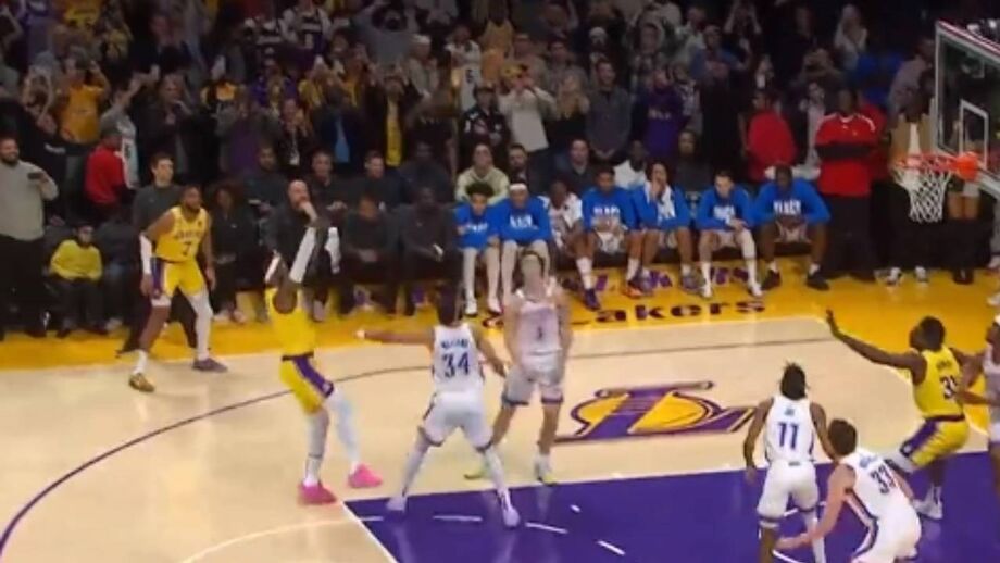 Jogador dos Lakers passou a marca do lendário Kareem Abdul-Jabbar