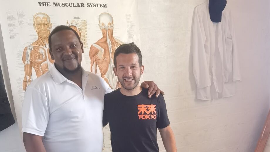 Com o Amos Chebii, o massagista residente no HATC