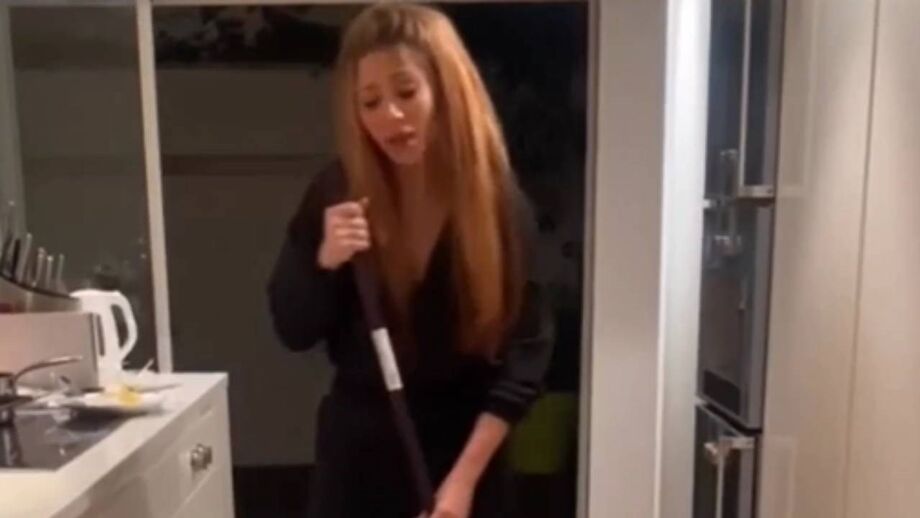 Cantora colombiana partilhou um vídeo onde se ouve uma música de SZA intitulada 'Kill Bill'