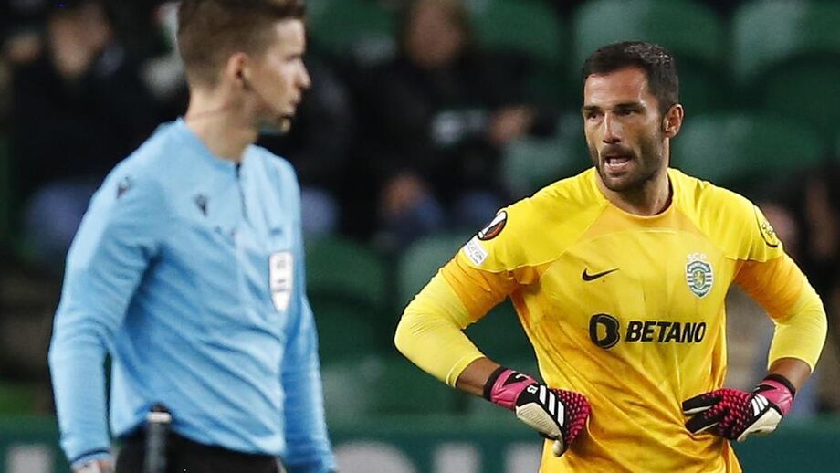 Em declarações na conferência de imprensa, o técnico leonino não quis revelar se o espanhol irá seguir na baliza no regresso ao campeonato