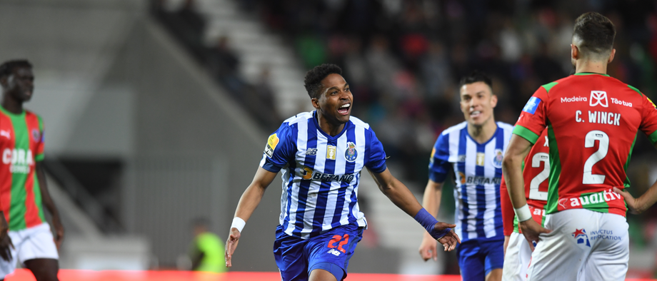 A crónica do Marítimo-FC Porto, 0-2: Bilhetes premiados na festa do cartão