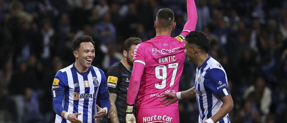 A crónica do FC Porto-Vizela, 2-0: dragão sem chama limitou-se a ganhar