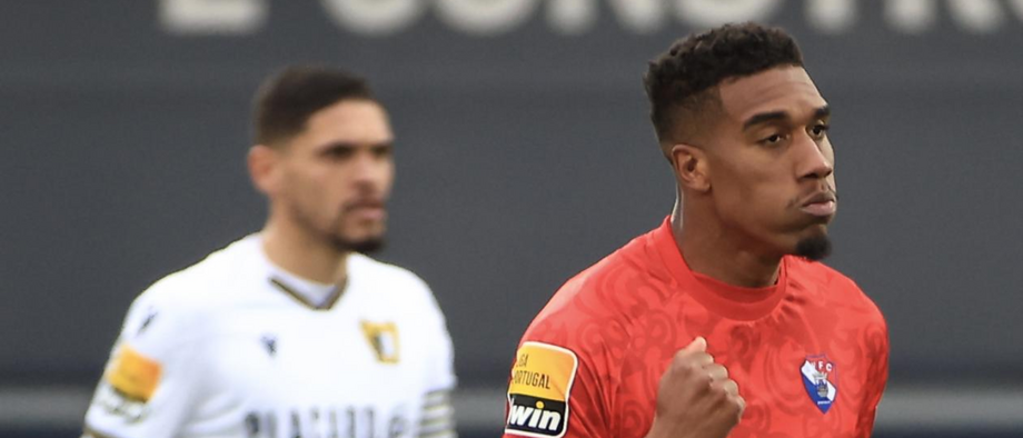 A crónica do Famalicão-Gil Vicente, 0-1: Três bolas ao poste e o galo a cantar