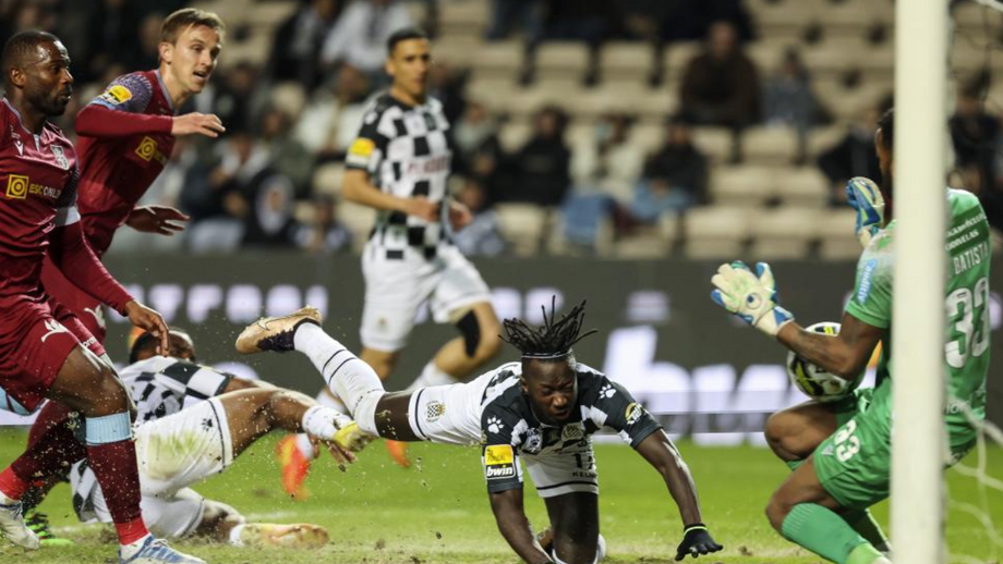 A crónica do Boavista-Casa Pia, 0-0: Pantera por cima a bater nos ferros