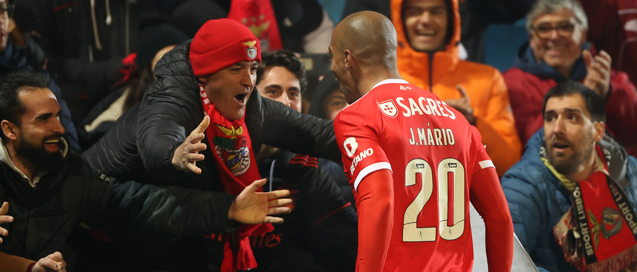 A crónica do Vizela-Benfica, 0-2: Águia fica sem luz e liga número 20