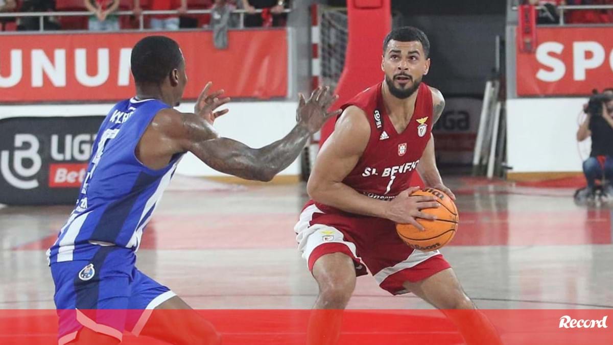 Basquetebol : Benfica venceu o FC Porto (99-75) em jogo da 2.ª do grupo A