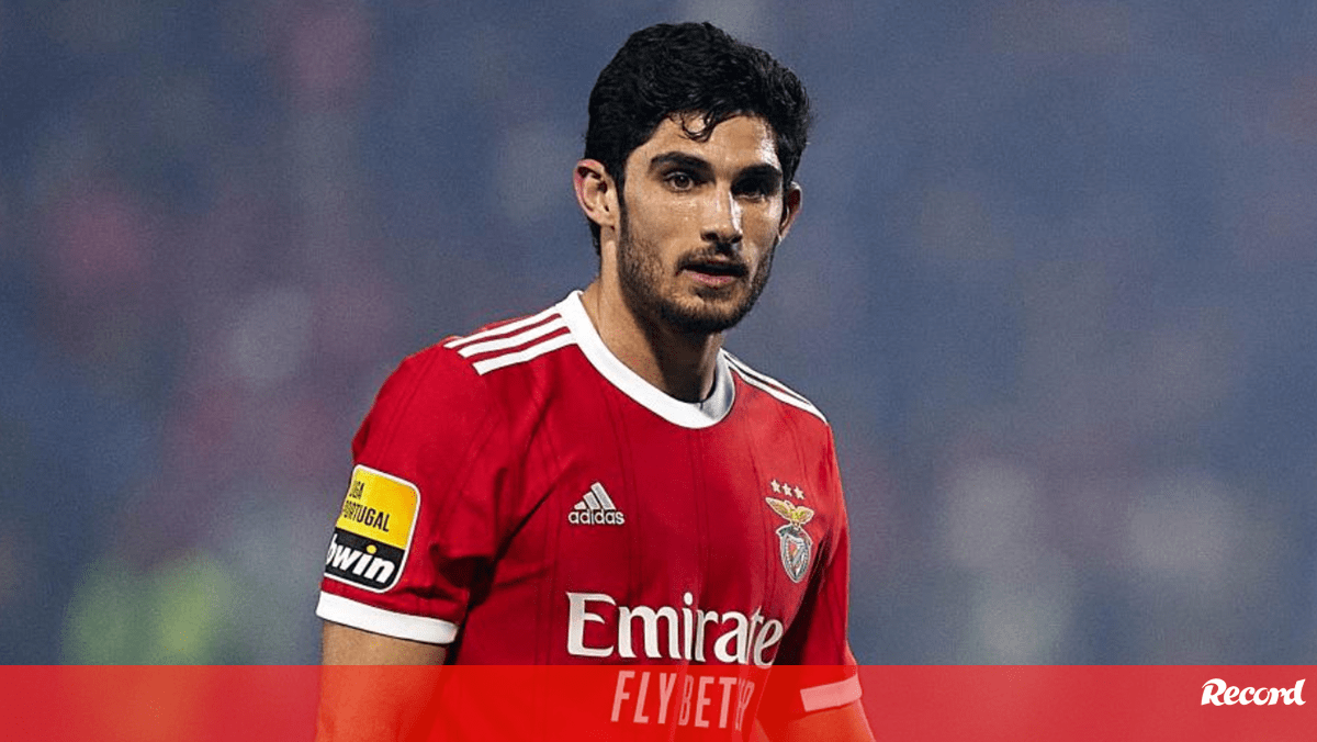Benfica announce Gonzalo Guedes has had surgery “successfully” – Benfica