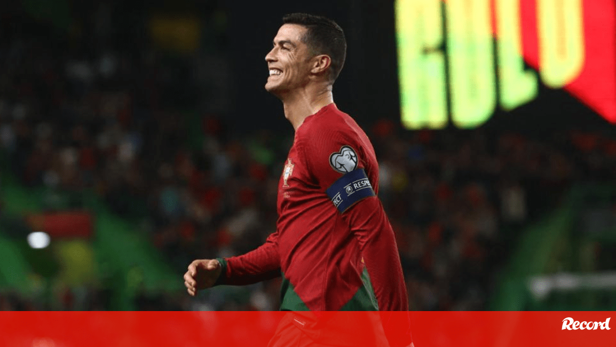 Tão natural como a sua sede: Ronaldo bate recorde de jogador com mais  internacionalizações, bisa… e chega a outro recorde – Observador