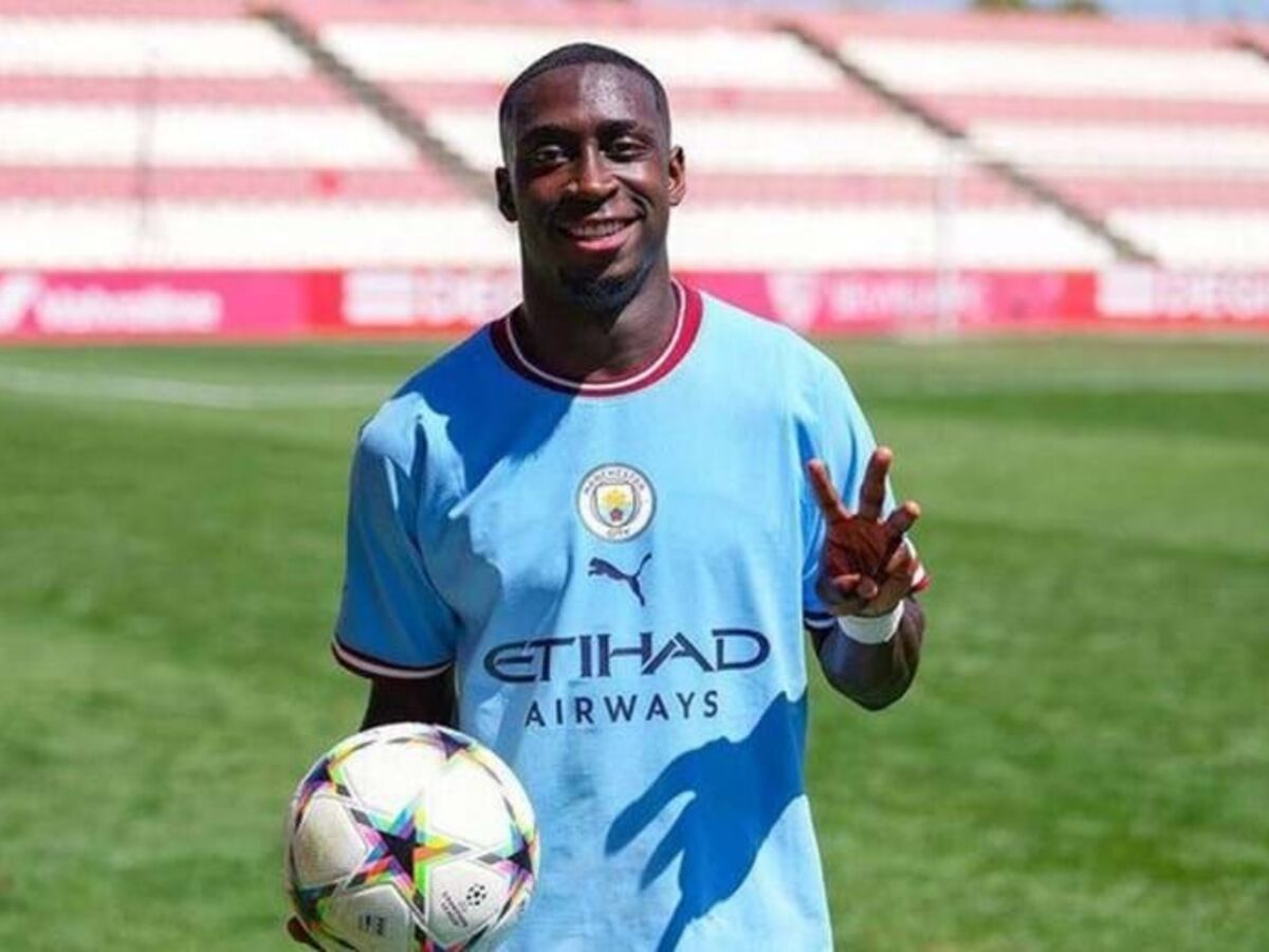 Jogador do Manchester City eleito jogador do mês - A Primeira Rádio  Desporto - Golo FM