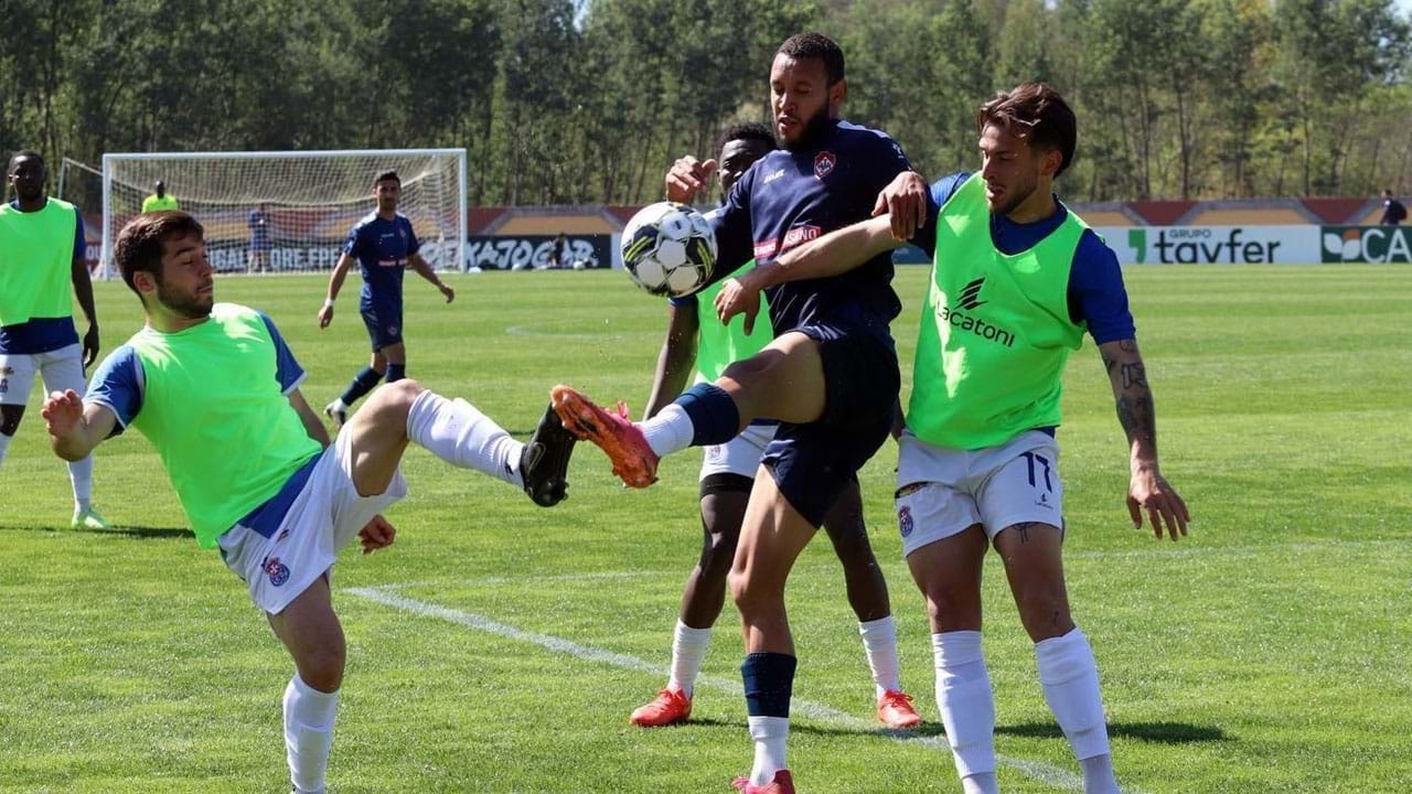 UD Oliveirense oficializa a contratação do jogador mais velho do