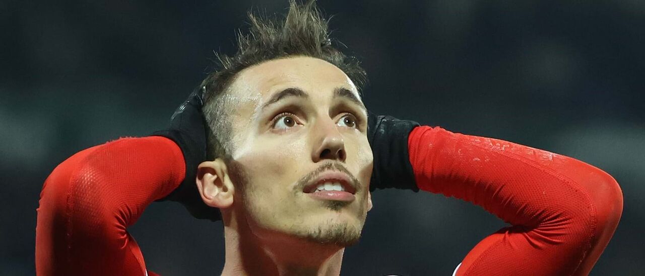 Defesa prefere aguardar antes de dar uma resposta ao Benfica