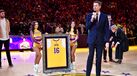 Pau Gasol emociona-se durante homenagem dos Los Angeles Lakers