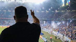 «Ei, Ronaldo, vai levar no c...»: adeptos do Cruzeiro não poupam dono do clube após derrota
