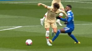 «Tu és o VAR: amarelo, vermelho ou só falta?»: o lance entre Ricardo Pereira e João Félix que gera discussão