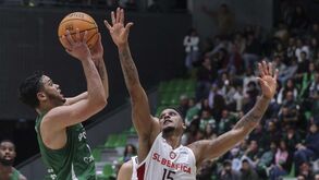 Sporting triunfa nos Açores