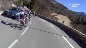 Enorme susto no Paris-Nice: carro surge no percurso e quase provoca grave acidente