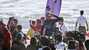 Caitlin Simmers estreia-se a vencer na elite com triunfo no MEO Rip Curl Pro Portugal