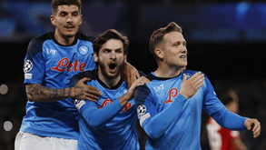 Nápoles não dá hipóteses ao Eintracht e atinge pela 1ª vez os 'quartos' da Liga dos Campeões