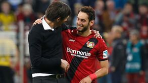 Çalhanoglu deixa mensagem a Schmidt: «Vai ser bom ver-te de novo»