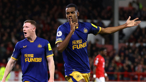 Newcastle vence em Notthingham com reviravolta e consolida quinto lugar