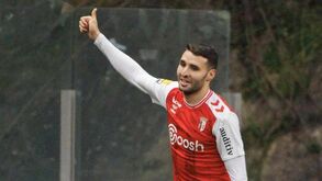 Abel Ruiz aponta a mira a um alvo ainda em fuga