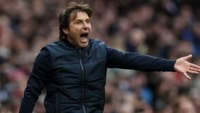 Carragher pede despedimento de Antonio Conte: «Tirem-no da sua própria miséria»