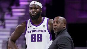 Neemias Queta marca 10 pontos em derrota dos Stockton Kings na NBA G League