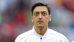 Özil termina a carreira aos 34 anos: «É altura de deixar os grandes palcos»