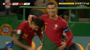 Aí está o primeiro golo de Portugal da 'era' Roberto Martínez: remate de Cancelo ainda foi desviado por Ronaldo