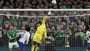 Irlanda-França, 0-1: gauleses têm de agradecer a Pavard e a Maignan