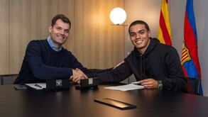 Oficial: filho de Ronaldinho Gaúcho assina contrato com o Barcelona