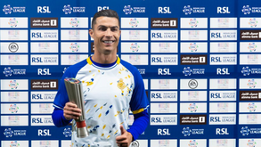 O momento em que Cristiano Ronaldo recebeu o prémio de melhor jogador do mês da Liga saudita