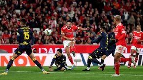 Ramos brilha e recupera tronos