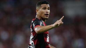 Flamengo deposita 340 mil euros na conta de João Gomes mas foi outro João Gomes que ficou feliz