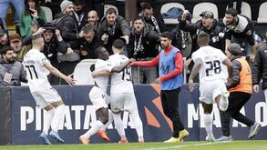 Farense bate Leixões em jogo com três expulsões