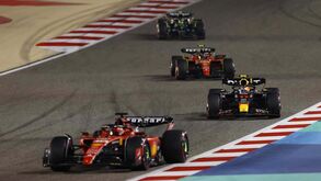 Verstappen conquista GP do Bahrain em corrida de sonho para a Red Bull