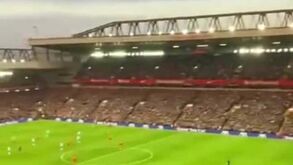 Adeptos do Liverpool gozam com Man. United com cântico de... Cristiano Ronaldo