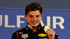 Verstappen vence sem sobressaltos