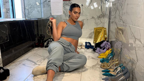 Georgina Rodríguez mostra coleção de sapatos... no chão da casa de banho