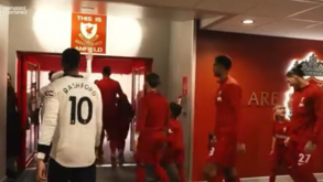 Gesto de Weghorst antes do Liverpool-Man. United dá que falar em Inglaterra