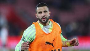 Escândalo no Man. City: Kyle Walker apanhado a mostrar os genitais e a trair a mulher num bar