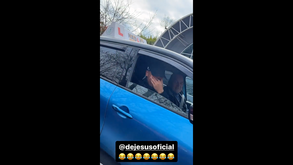 «O que estás a fazer?»: Jorginho apanha Gabriel Jesus... numa aula de condução