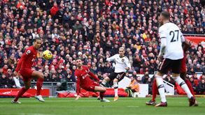 «Os jogadores do Man. United deviam pagar pelos bilhetes e viagens dos adeptos que foram a Anfield»