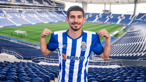 Jorge Meireles renova com o FC Porto