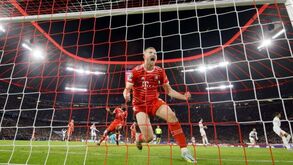 Quanto vale este corte de De Ligt? Holandês impede festa de Vitinha e celebra como se fosse… um golo